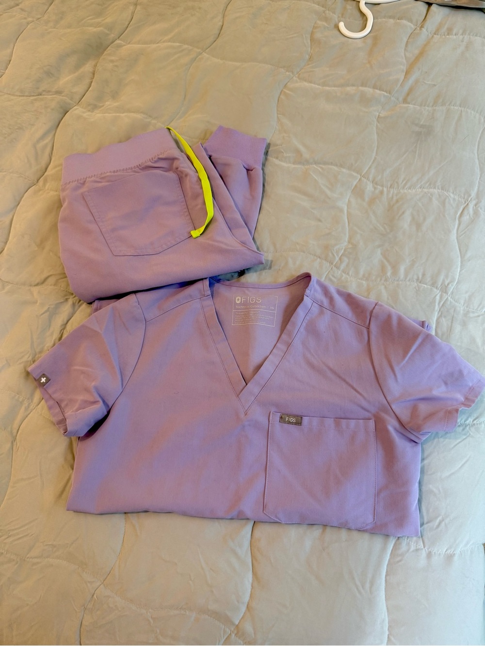 FIGS Women Lavender Scrub Top and Pants set